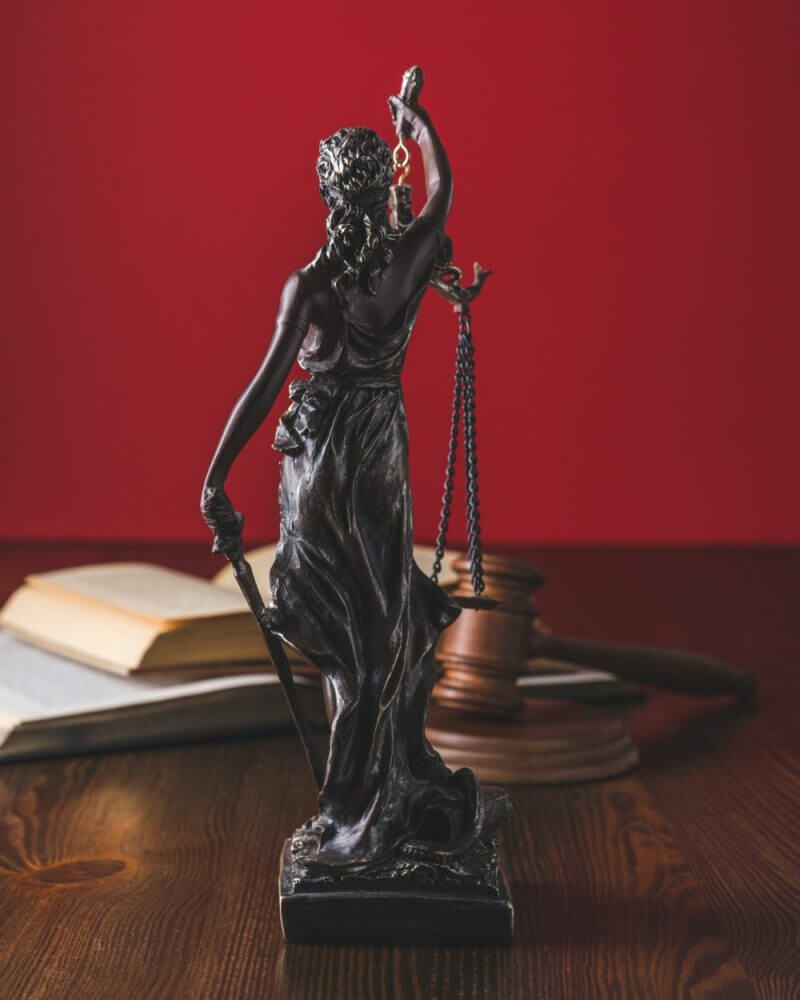 статуя закон